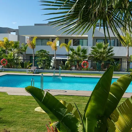 Holiday home Luxurious Townhouse With Roof Plunge Pool