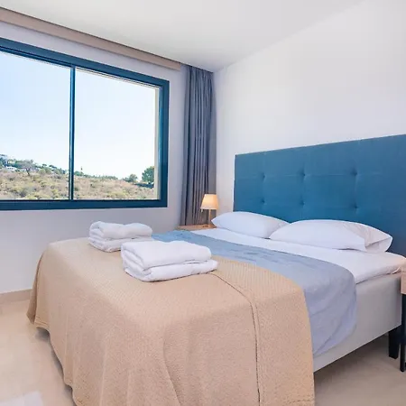 Luxurious Townhouse With Roof Plunge Pool * Malaga