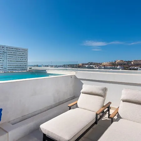 Holiday home Luxurious Townhouse With Roof Plunge Pool *