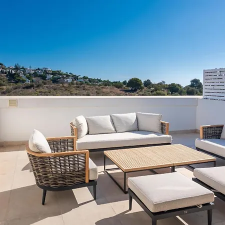 Luxurious Townhouse With Roof Plunge Pool *