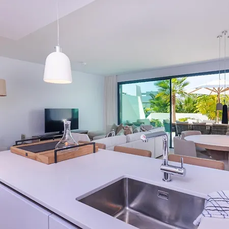 Luxurious Townhouse With Roof Plunge Pool